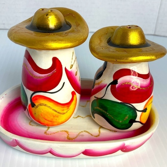 Senor and Senorita salt and pepper kitchy - Picture 2 of 4